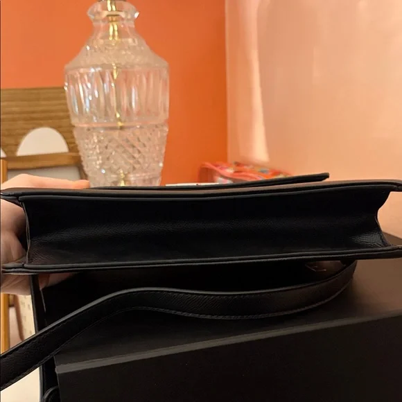 Badgley Mischka Black Crossbody Bag - Picture 3 of 6